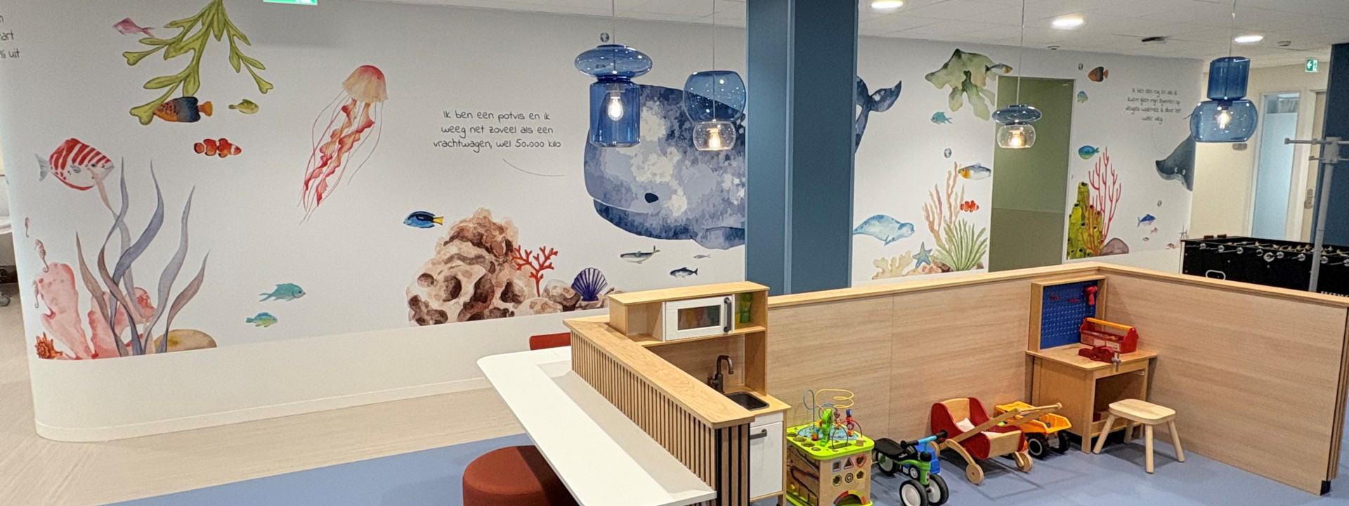 Frisius MC Heerenveen kinderpoli speelkamer met onderwaterthema en speelgoed.