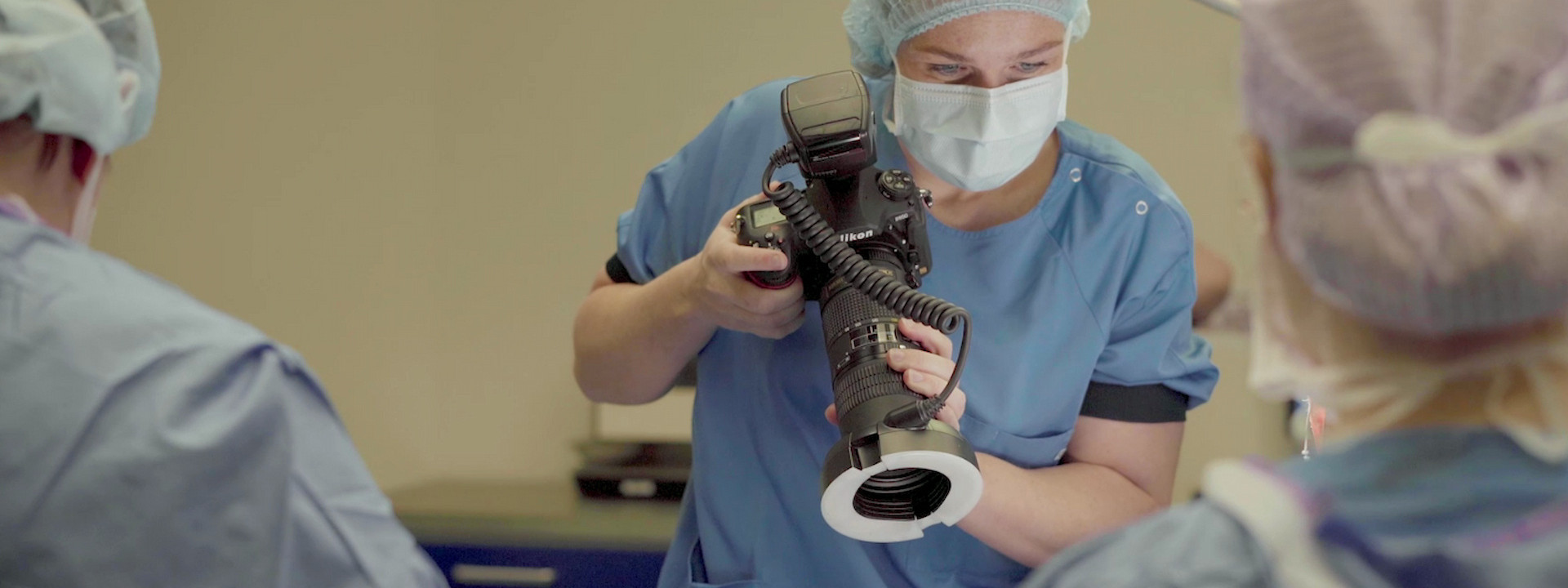 MCL ziekenhuis Leeuwarden Medisch fotograaf aan het werk met camera